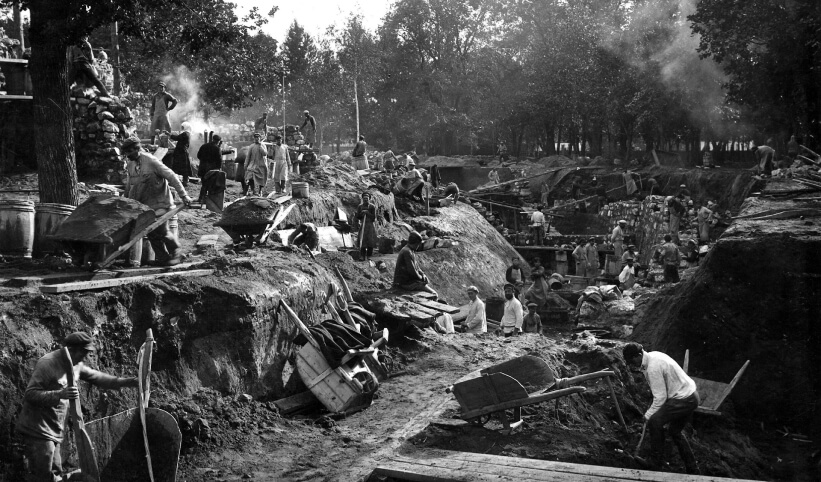 Строительство острова зверей на Новой территории. 1924