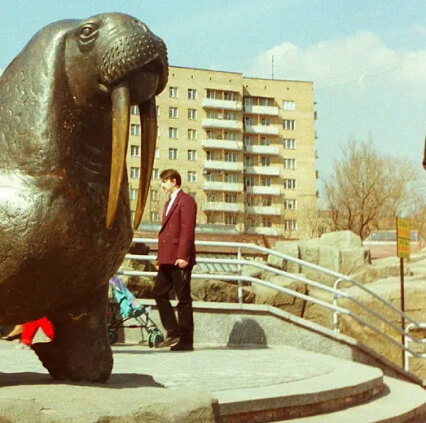 Скульптура моржа на старой территории зоопарка. 1997-1999